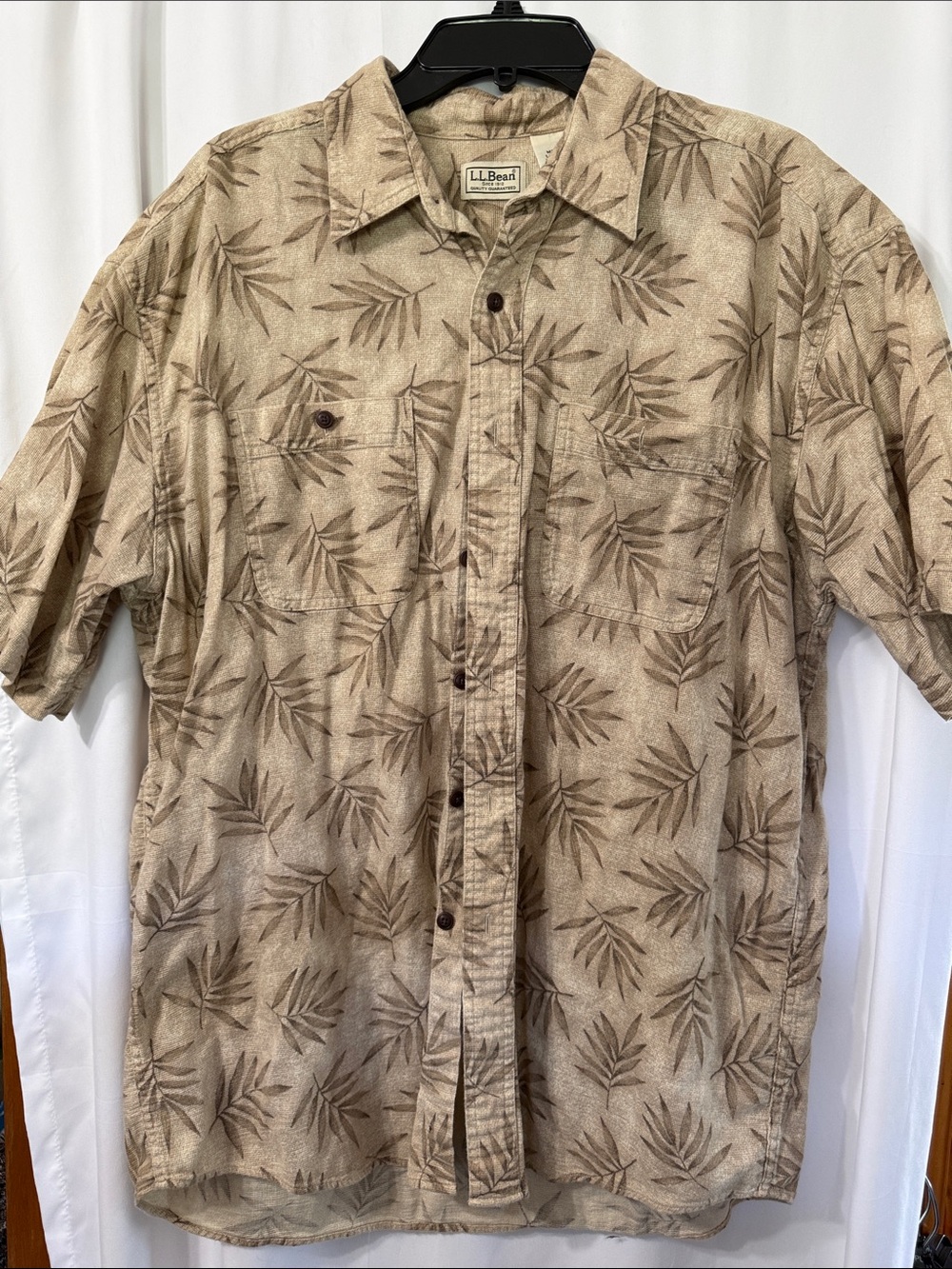 L.L. Bean Men’s Beige Tan Leaf-Print Short-Sleeve Button-Down Shirt